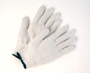 Bleached white poly/cotton string-knit general-purpose gloves, ambidextrous